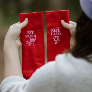 Najez se pořádně, ať ti to jezdí! 🔥 barevné PASTA FASTA v krabičce těstoviny jsou přesně to, co tvoje jízda potřebuje 🍝...